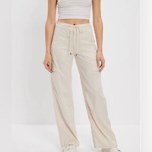 AE Dreamy Drape Stretch Super High-Waisted Baggy
Wide-Leg Cargo Pant
